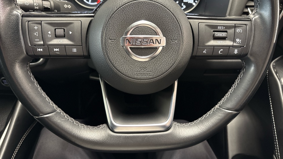 Nissan Qashqai 1.3 DiG-T MH N-Connecta 5dr Petrol Hatchback - Image 29