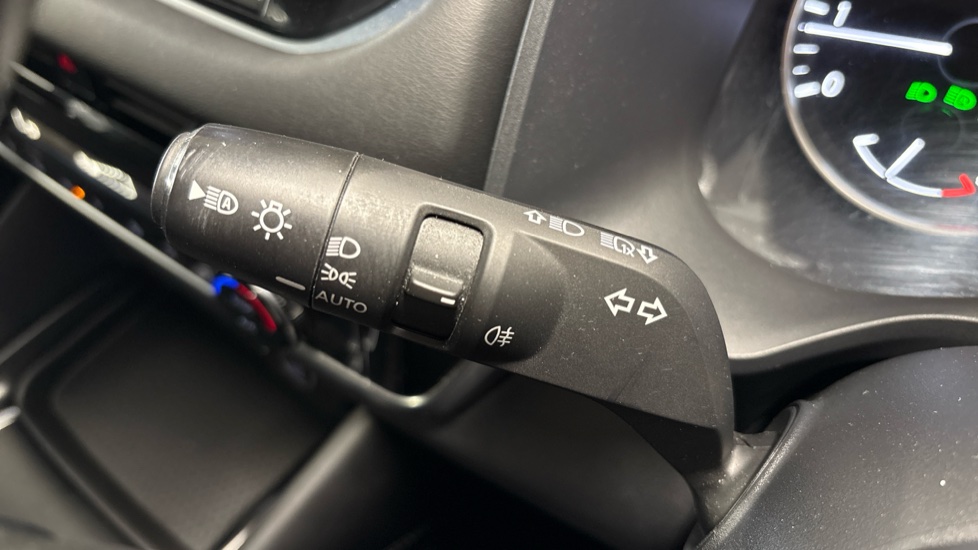 Nissan Qashqai 1.3 DiG-T MH N-Connecta 5dr Petrol Hatchback - Image 31