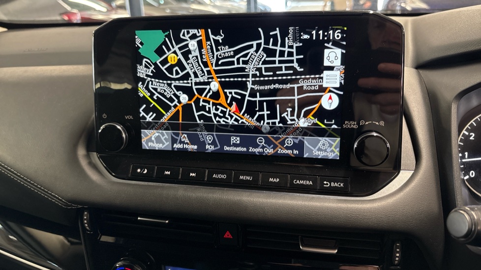 Nissan Qashqai 1.3 DiG-T MH N-Connecta 5dr Petrol Hatchback - Image 32