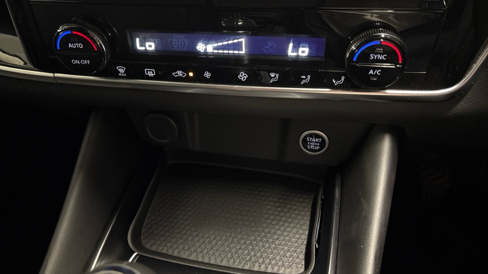 Nissan Qashqai 1.3 DiG-T MH N-Connecta 5dr Petrol Hatchback - Image 37