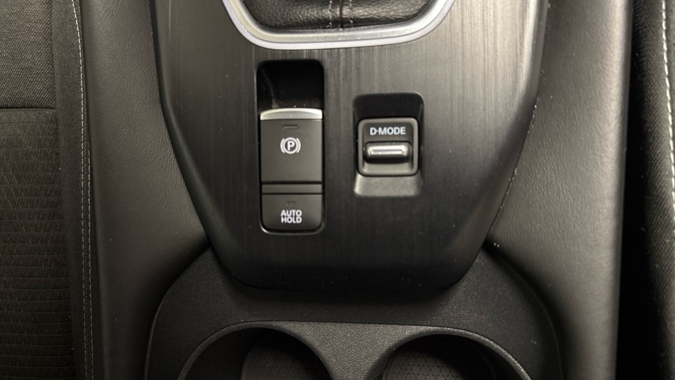Nissan Qashqai 1.3 DiG-T MH N-Connecta 5dr Petrol Hatchback - Image 39
