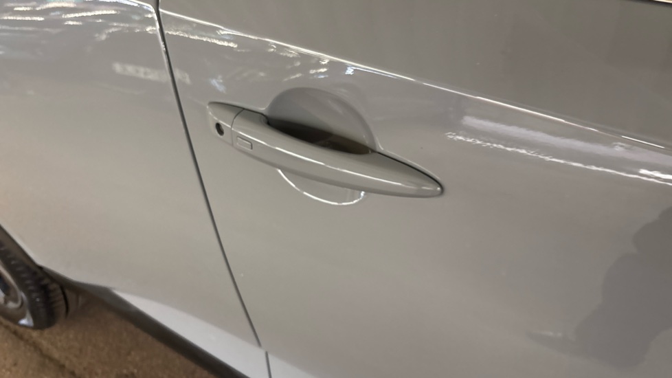 Nissan Qashqai 1.3 DiG-T MH N-Connecta 5dr Petrol Hatchback - Image 45