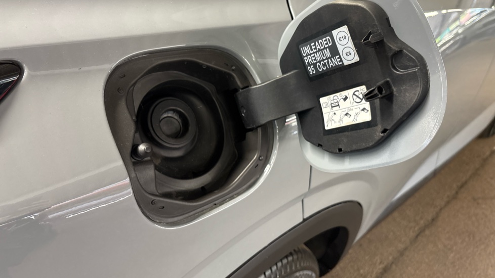Nissan Qashqai 1.3 DiG-T MH N-Connecta 5dr Petrol Hatchback - Image 46