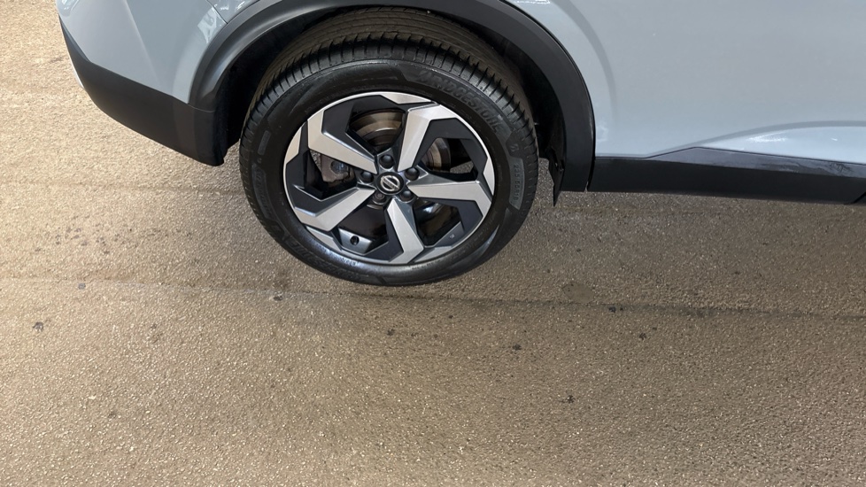 Nissan Qashqai 1.3 DiG-T MH N-Connecta 5dr Petrol Hatchback - Image 54