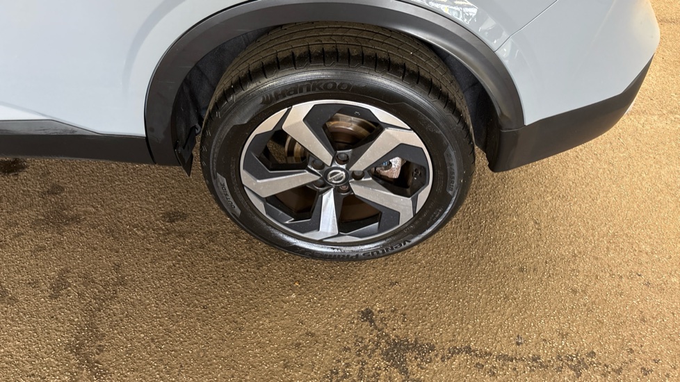 Nissan Qashqai 1.3 DiG-T MH N-Connecta 5dr Petrol Hatchback - Image 55
