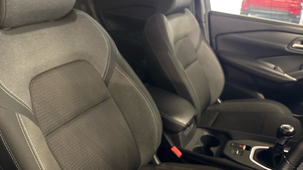 Nissan Qashqai 1.3 DiG-T MH N-Connecta 5dr Petrol Hatchback - Image 69