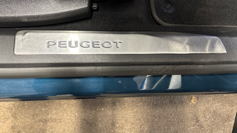 Peugeot 5008 1.2 PureTech GT Premium 5dr EAT8 Petrol Estate - Image 47