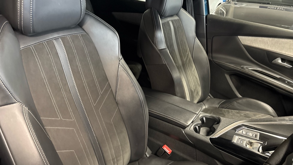 Peugeot 5008 1.2 PureTech GT Premium 5dr EAT8 Petrol Estate - Image 76
