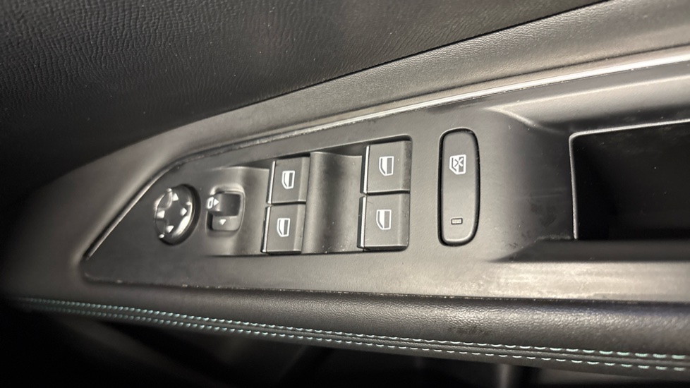 Peugeot 3008 1.5 BlueHDi Allure Premium+ 5dr EAT8 Diesel Estate - Image 22