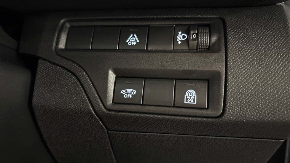 Peugeot 3008 1.5 BlueHDi Allure Premium+ 5dr EAT8 Diesel Estate - Image 25