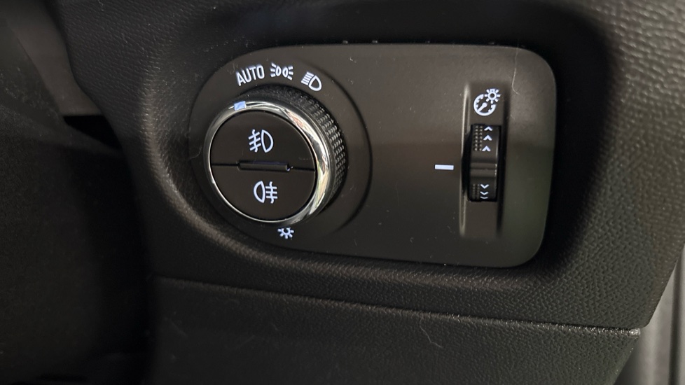 Vauxhall Mokka 100kW Ultimate 50kWh 5dr Auto Electric Hatchback - Image 25