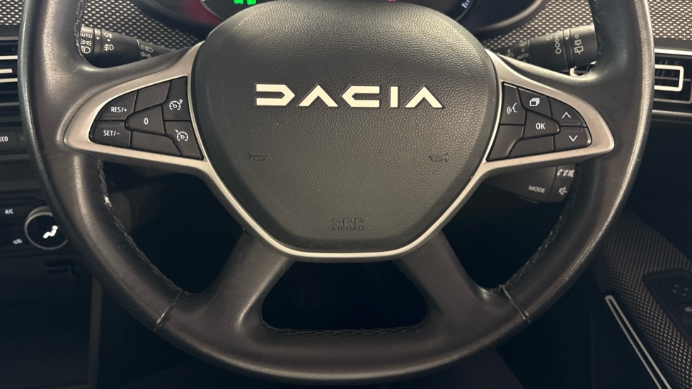 Dacia Jogger 1.0 TCe Extreme SE 5dr Petrol Estate - Image 29