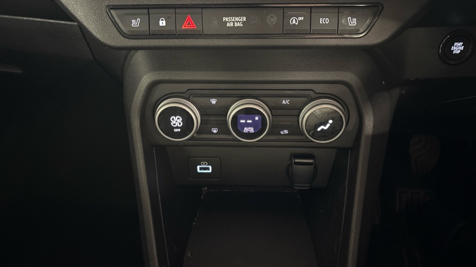 Dacia Jogger 1.0 TCe Extreme SE 5dr Petrol Estate - Image 39