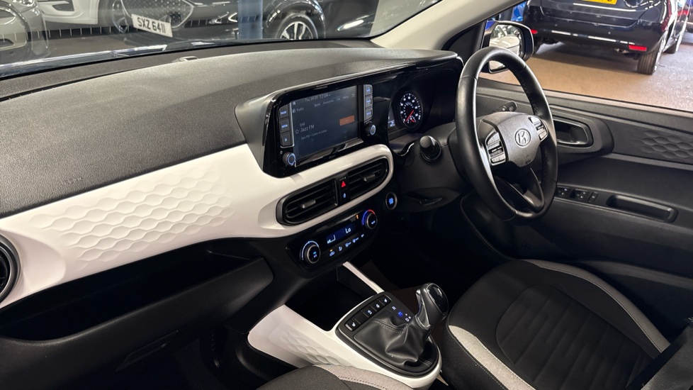 Hyundai i10 1.2 MPi Premium 5dr Auto Petrol Hatchback - Image 9