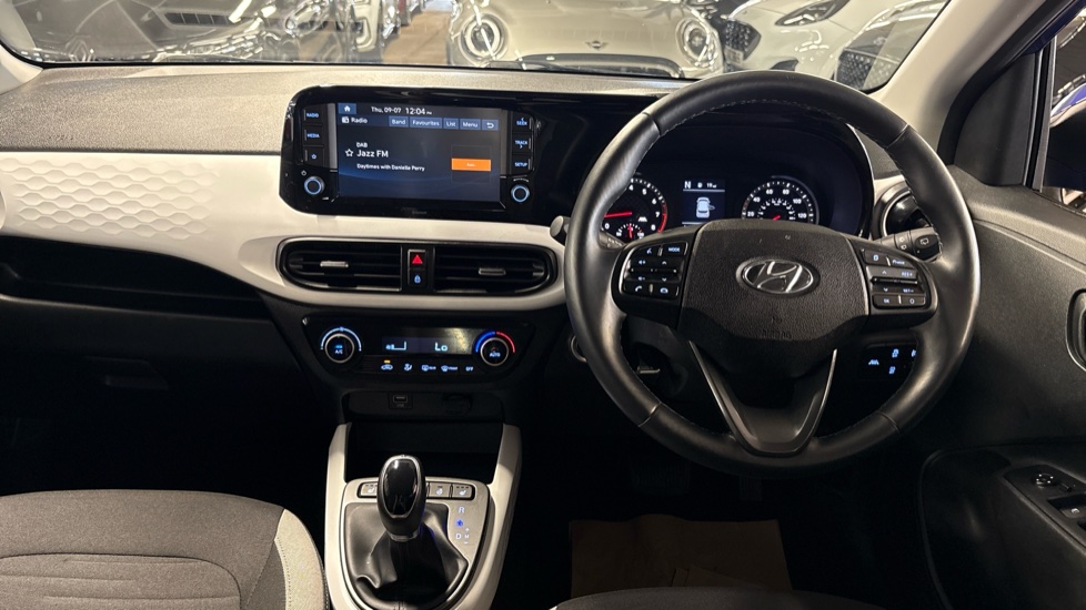 Hyundai i10 1.2 MPi Premium 5dr Auto Petrol Hatchback - Image 10