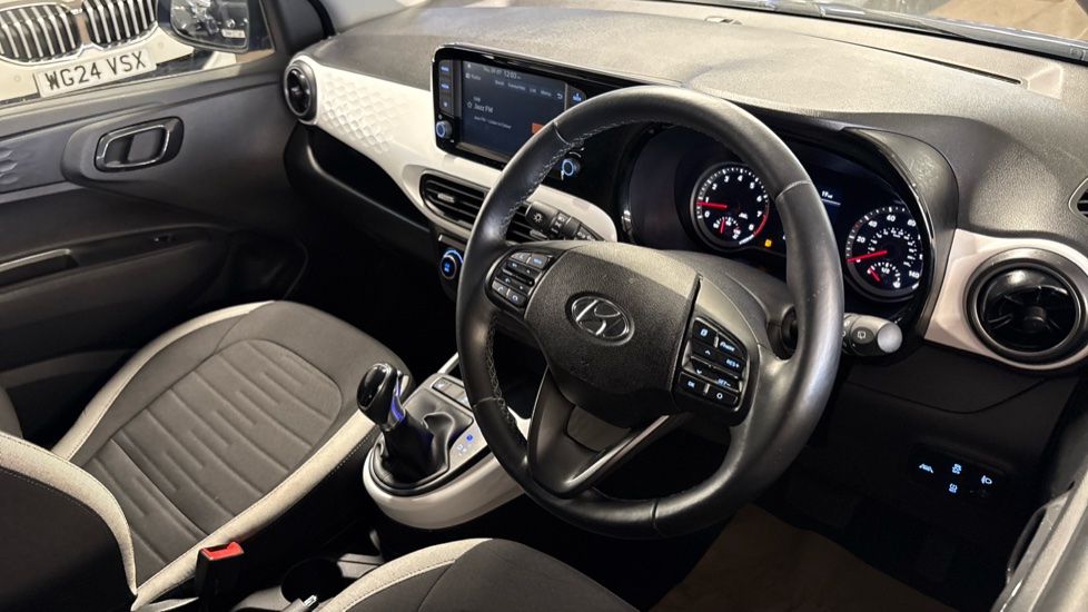 Hyundai i10 1.2 MPi Premium 5dr Auto Petrol Hatchback - Image 11