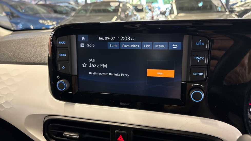 Hyundai i10 1.2 MPi Premium 5dr Auto Petrol Hatchback - Image 12