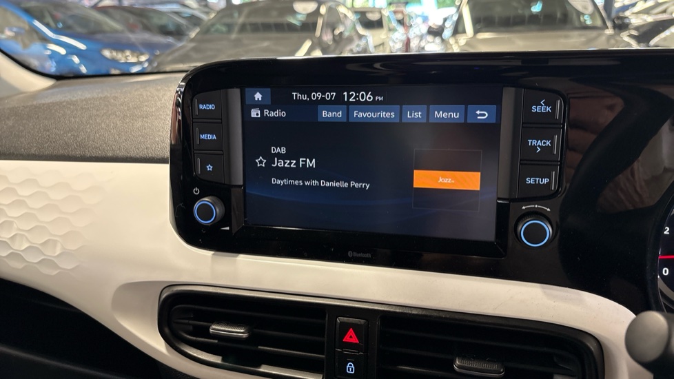 Hyundai i10 1.2 MPi Premium 5dr Auto Petrol Hatchback - Image 32