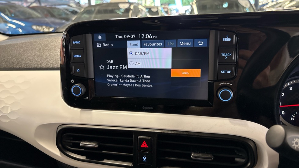 Hyundai i10 1.2 MPi Premium 5dr Auto Petrol Hatchback - Image 33