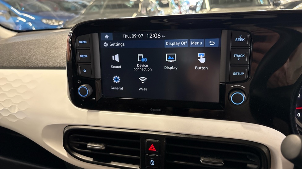 Hyundai i10 1.2 MPi Premium 5dr Auto Petrol Hatchback - Image 34