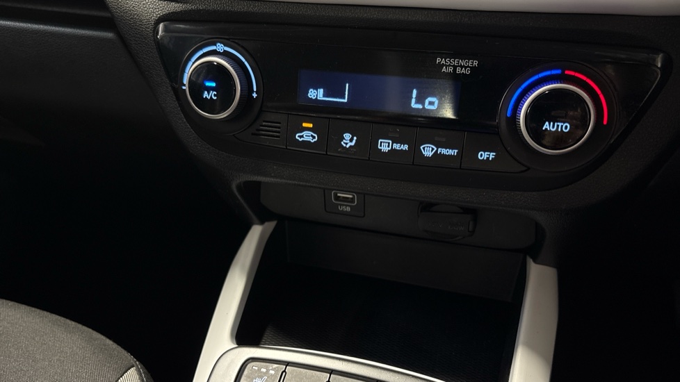 Hyundai i10 1.2 MPi Premium 5dr Auto Petrol Hatchback - Image 35