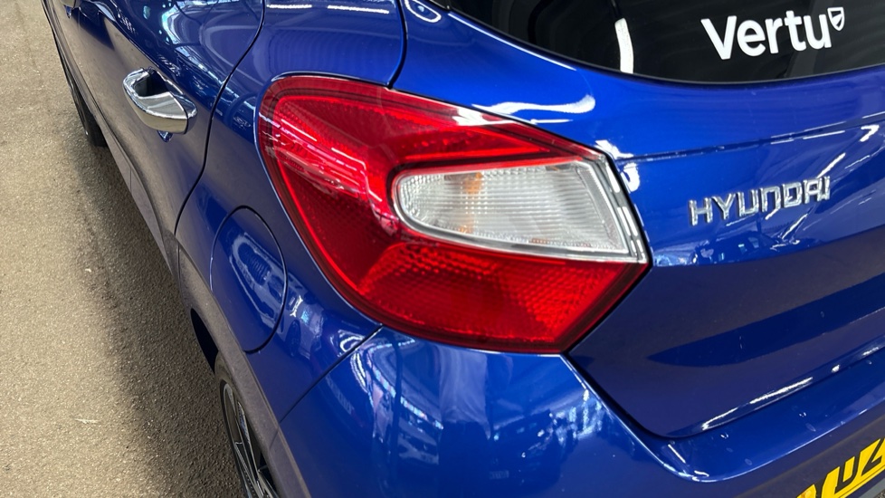 Hyundai i10 1.2 MPi Premium 5dr Auto Petrol Hatchback - Image 50