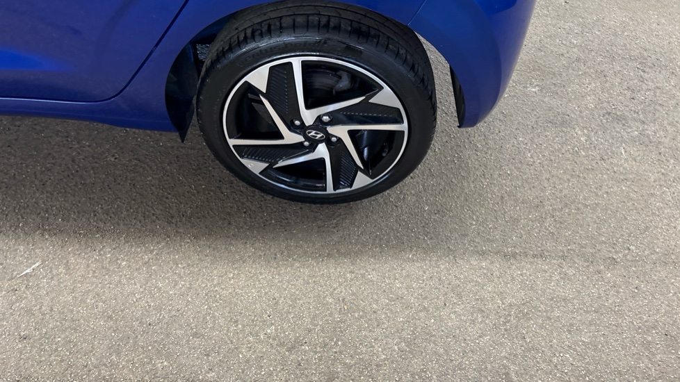 Hyundai i10 1.2 MPi Premium 5dr Auto Petrol Hatchback - Image 55