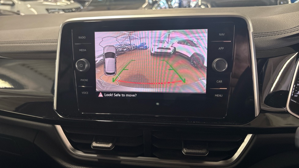 Volkswagen T-Roc 1.5 TSI R-Line 5dr DSG Petrol Hatchback - Image 21