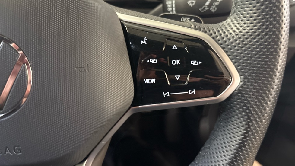 Volkswagen T-Roc 1.5 TSI R-Line 5dr DSG Petrol Hatchback - Image 28