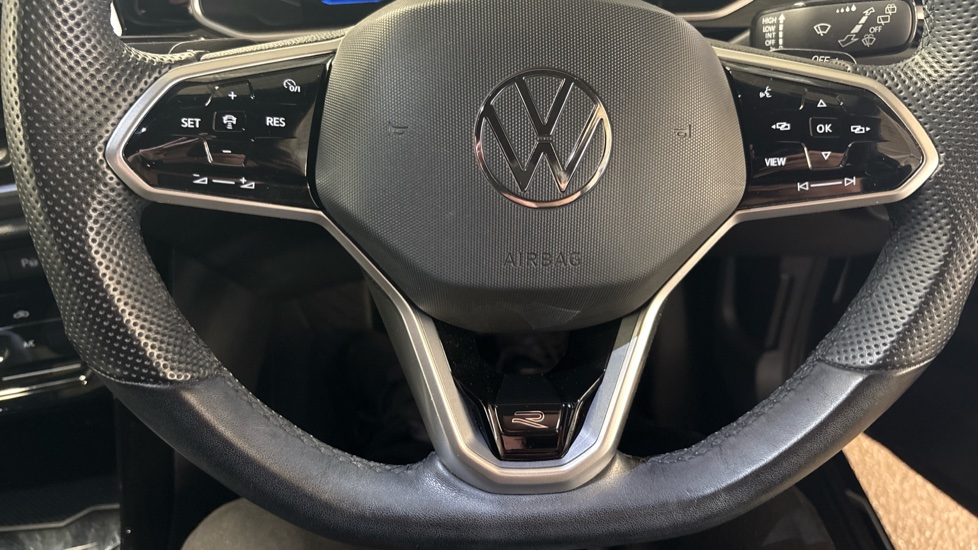 Volkswagen T-Roc 1.5 TSI R-Line 5dr DSG Petrol Hatchback - Image 30