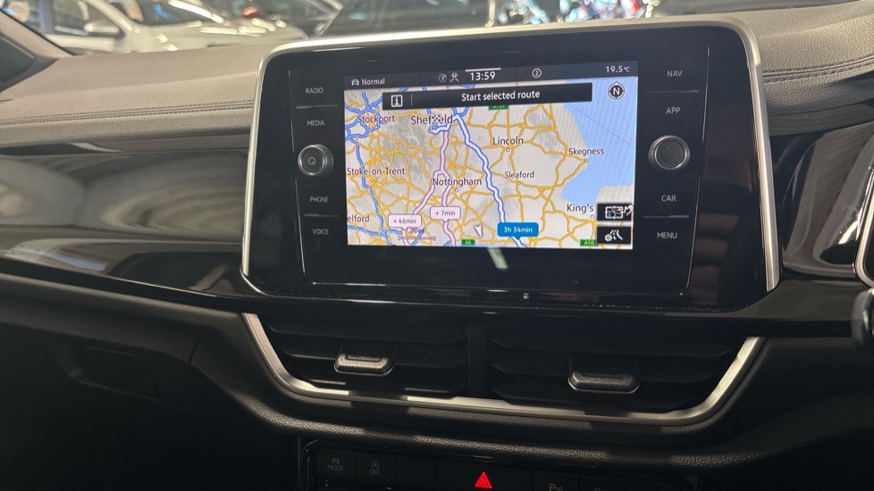Volkswagen T-Roc 1.5 TSI R-Line 5dr DSG Petrol Hatchback - Image 33