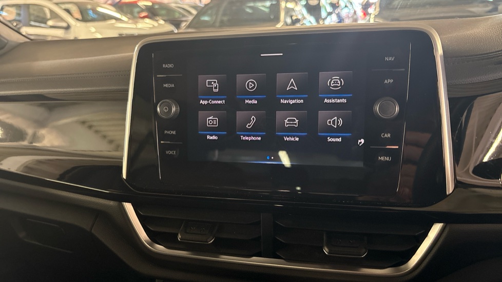 Volkswagen T-Roc 1.5 TSI R-Line 5dr DSG Petrol Hatchback - Image 39