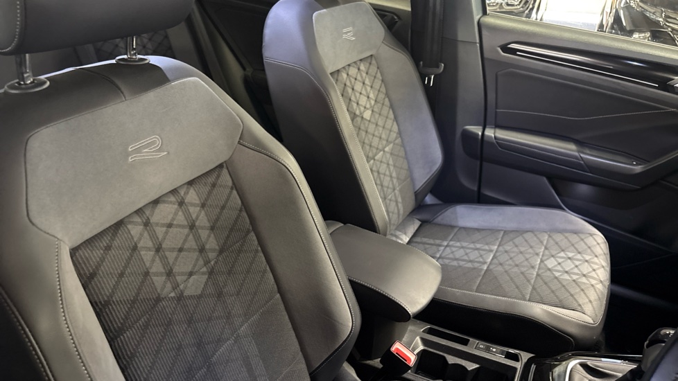 Volkswagen T-Roc 1.5 TSI R-Line 5dr DSG Petrol Hatchback - Image 69