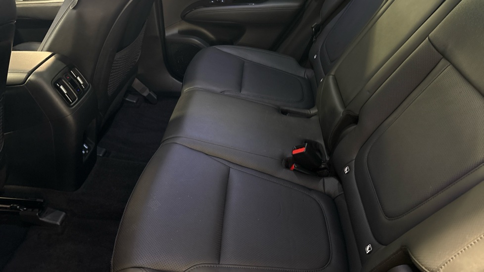 Hyundai TUCSON 1.6 TGDi Plug-in Hybrid Ultimate 5dr 4WD Auto Estate - Image 16