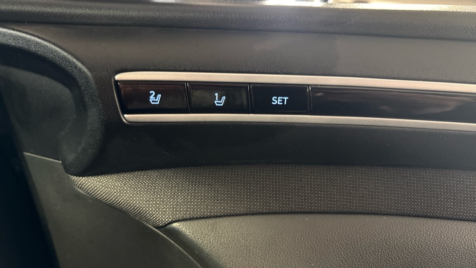 Hyundai TUCSON 1.6 TGDi Plug-in Hybrid Ultimate 5dr 4WD Auto Estate - Image 23
