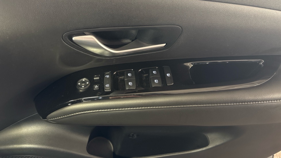 Hyundai TUCSON 1.6 TGDi Plug-in Hybrid Ultimate 5dr 4WD Auto Estate - Image 24