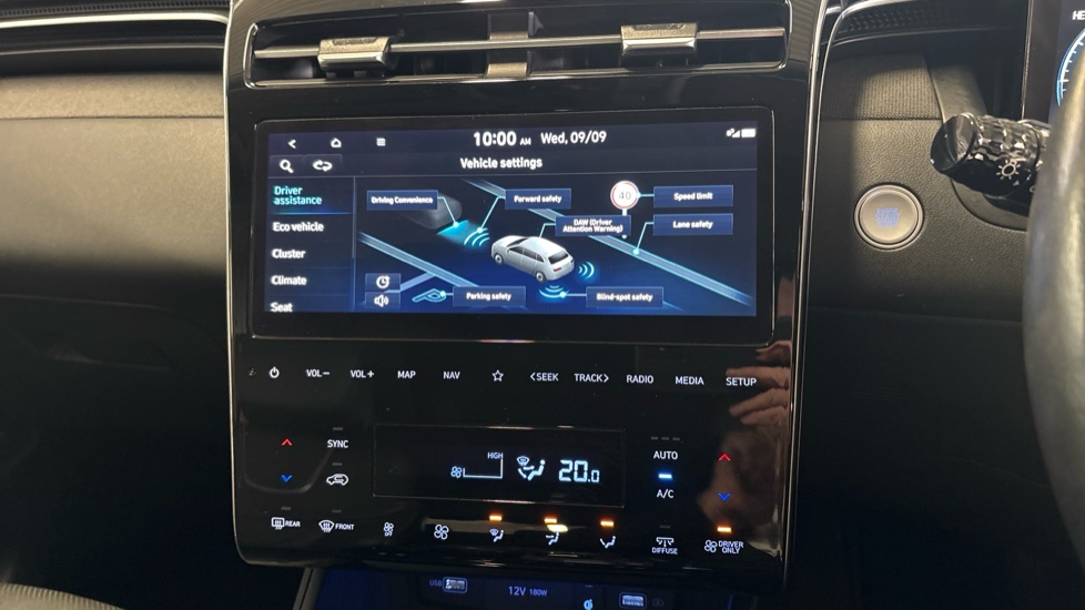 Hyundai TUCSON 1.6 TGDi Plug-in Hybrid Ultimate 5dr 4WD Auto Estate - Image 36