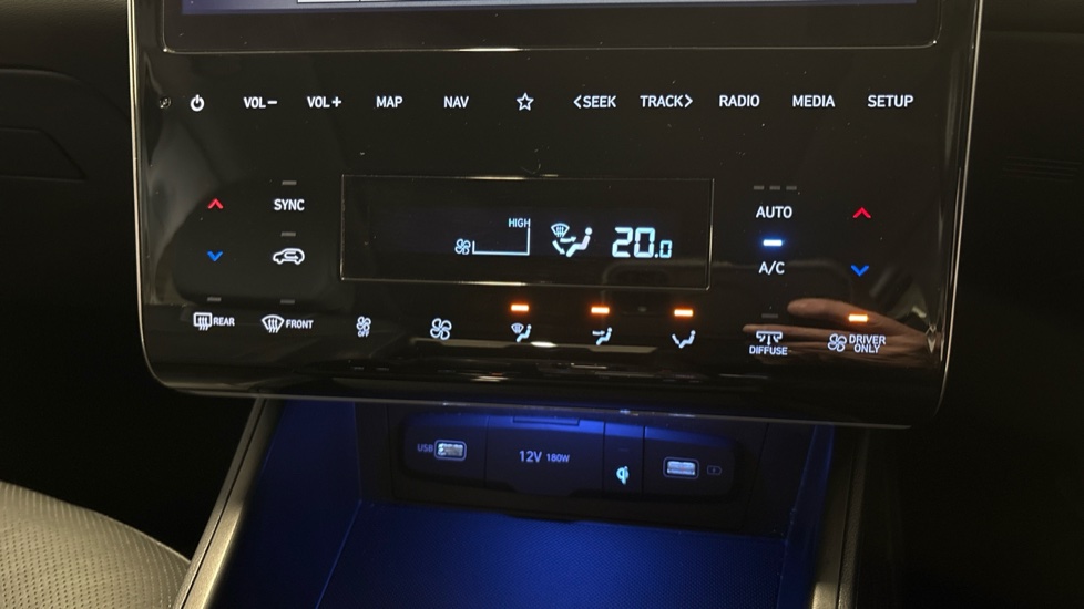 Hyundai TUCSON 1.6 TGDi Plug-in Hybrid Ultimate 5dr 4WD Auto Estate - Image 37