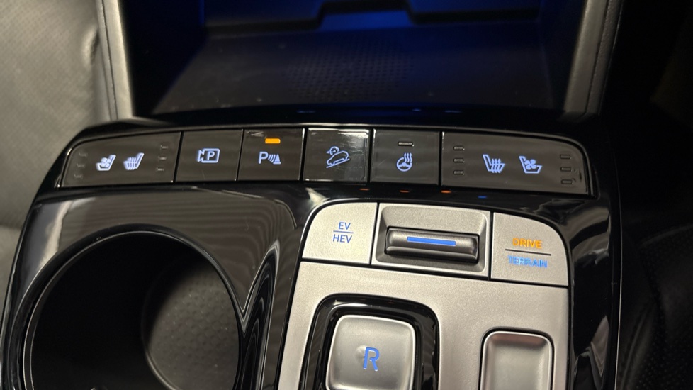 Hyundai TUCSON 1.6 TGDi Plug-in Hybrid Ultimate 5dr 4WD Auto Estate - Image 38