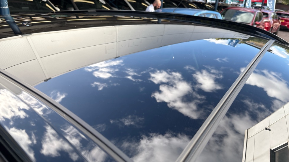Hyundai TUCSON 1.6 TGDi Plug-in Hybrid Ultimate 5dr 4WD Auto Estate - Image 45
