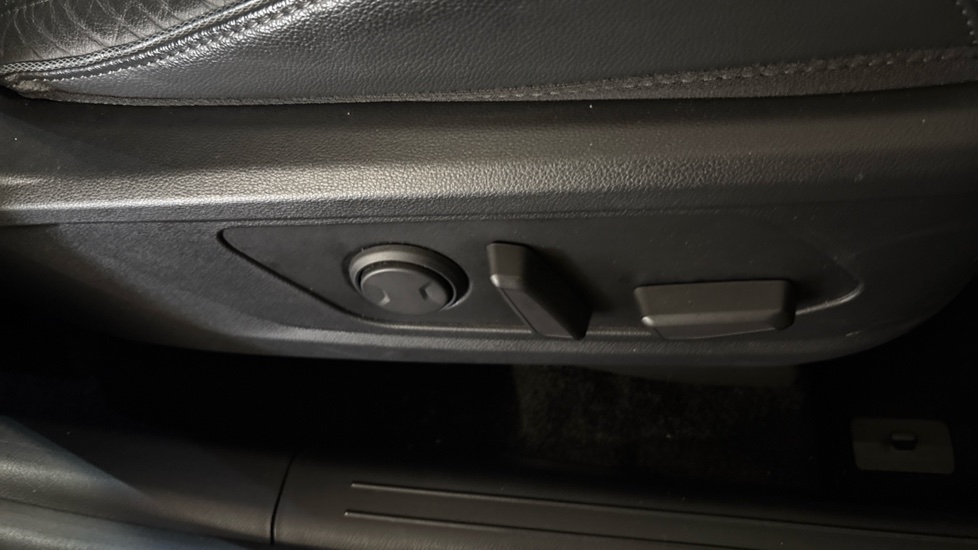 Hyundai TUCSON 1.6 TGDi Plug-in Hybrid Ultimate 5dr 4WD Auto Estate - Image 46