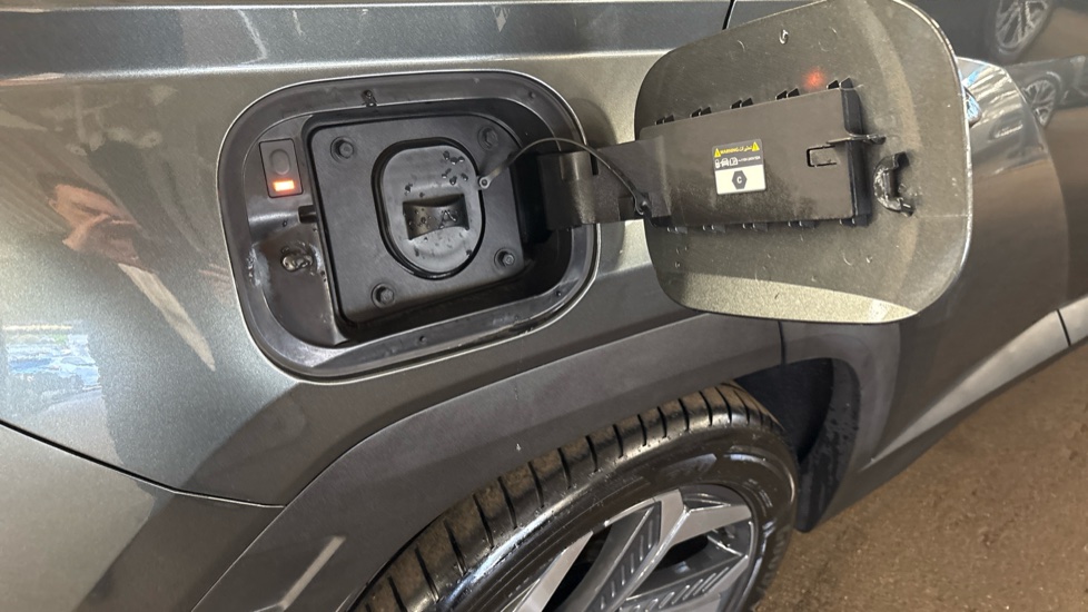 Hyundai TUCSON 1.6 TGDi Plug-in Hybrid Ultimate 5dr 4WD Auto Estate - Image 49