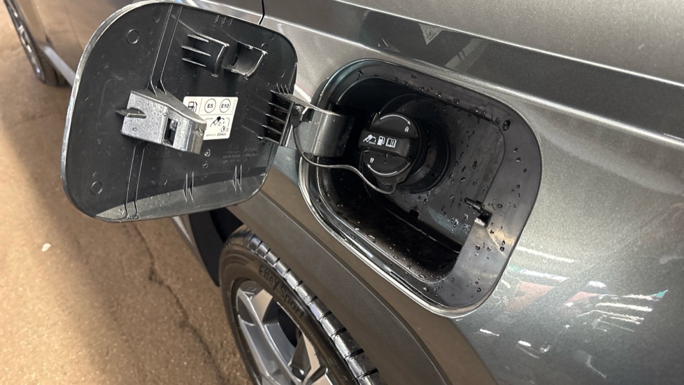 Hyundai TUCSON 1.6 TGDi Plug-in Hybrid Ultimate 5dr 4WD Auto Estate - Image 51
