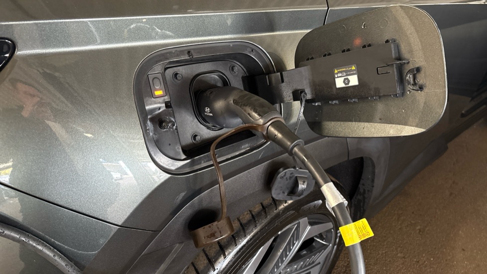 Hyundai TUCSON 1.6 TGDi Plug-in Hybrid Ultimate 5dr 4WD Auto Estate - Image 53