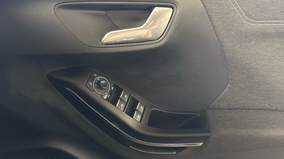Ford Puma 1.0 EcoBoost Hybrid mHEV Titanium 5dr Petrol Hatchback - Image 23