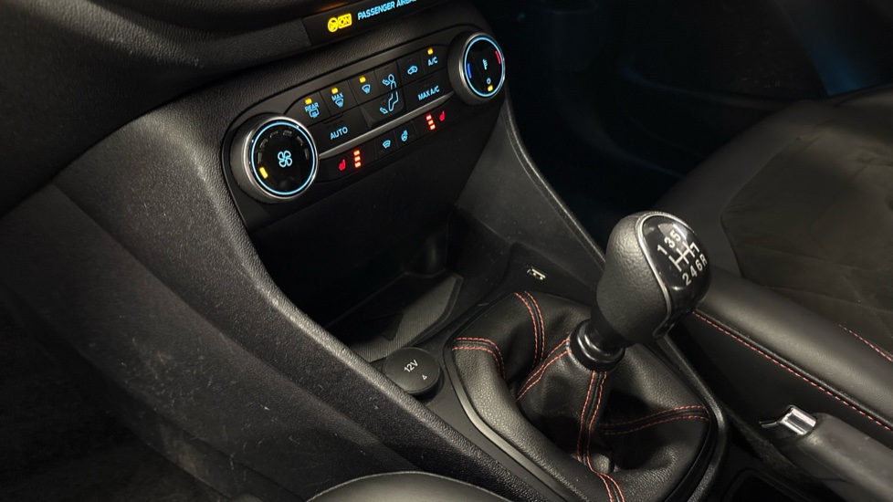 Ford Fiesta 1.0 EcoBoost Hybrid mHEV 125 ST-Line X 5dr Petrol Hatchback - Image 13