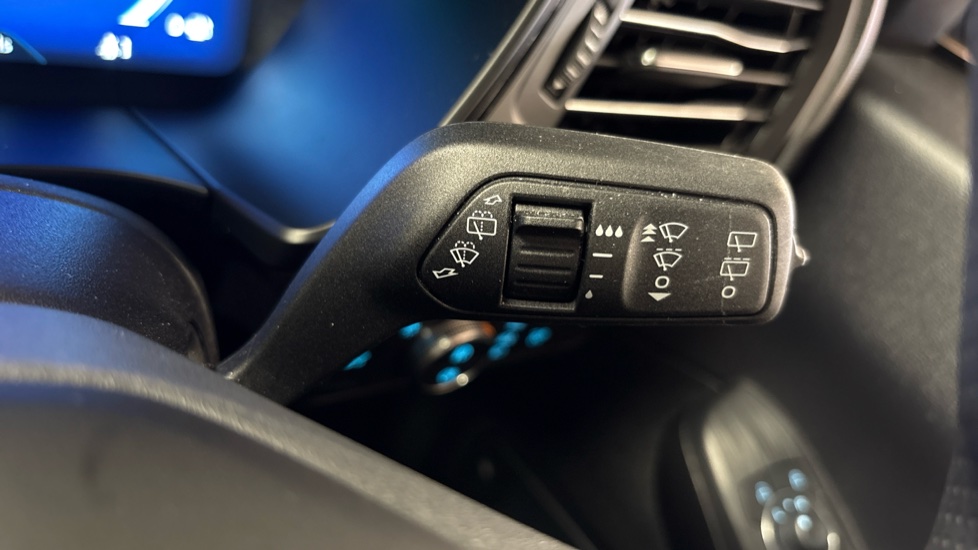 Ford Kuga 2.5 FHEV ST-Line X Edition 5dr CVT Hybrid Estate - Image 29