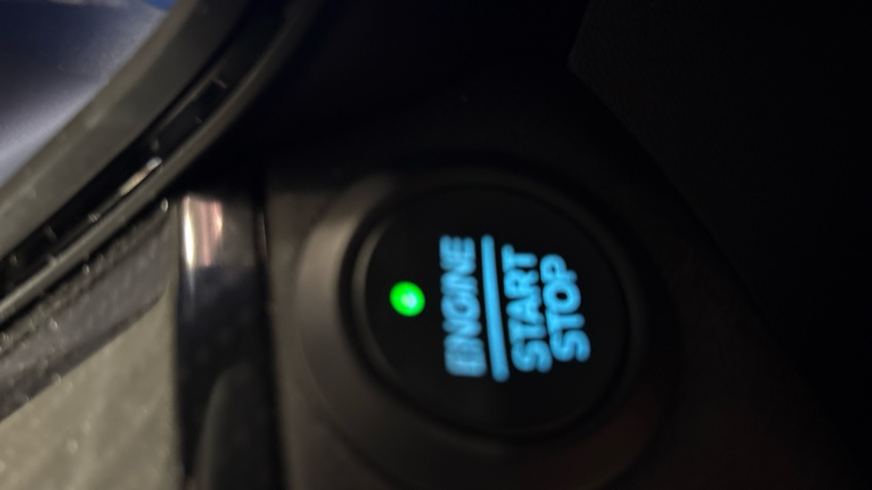 Ford Kuga 2.5 FHEV ST-Line X Edition 5dr CVT Hybrid Estate - Image 31