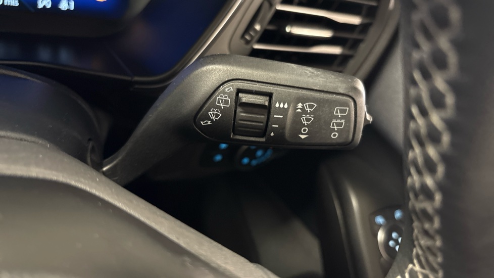 Ford Focus 1.0 EcoBoost Hybrid mHEV 125 Titanium X Ed 5dr Petrol Hatchback - Image 29