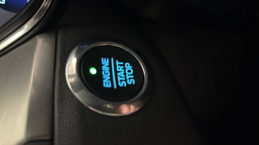 Ford Focus 1.0 EcoBoost Hybrid mHEV 125 Titanium X Ed 5dr Petrol Hatchback - Image 31